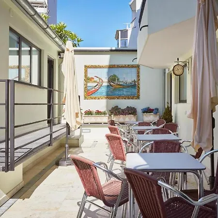 אכסניה & אבאירו