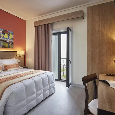 & אכסניה אבאירו